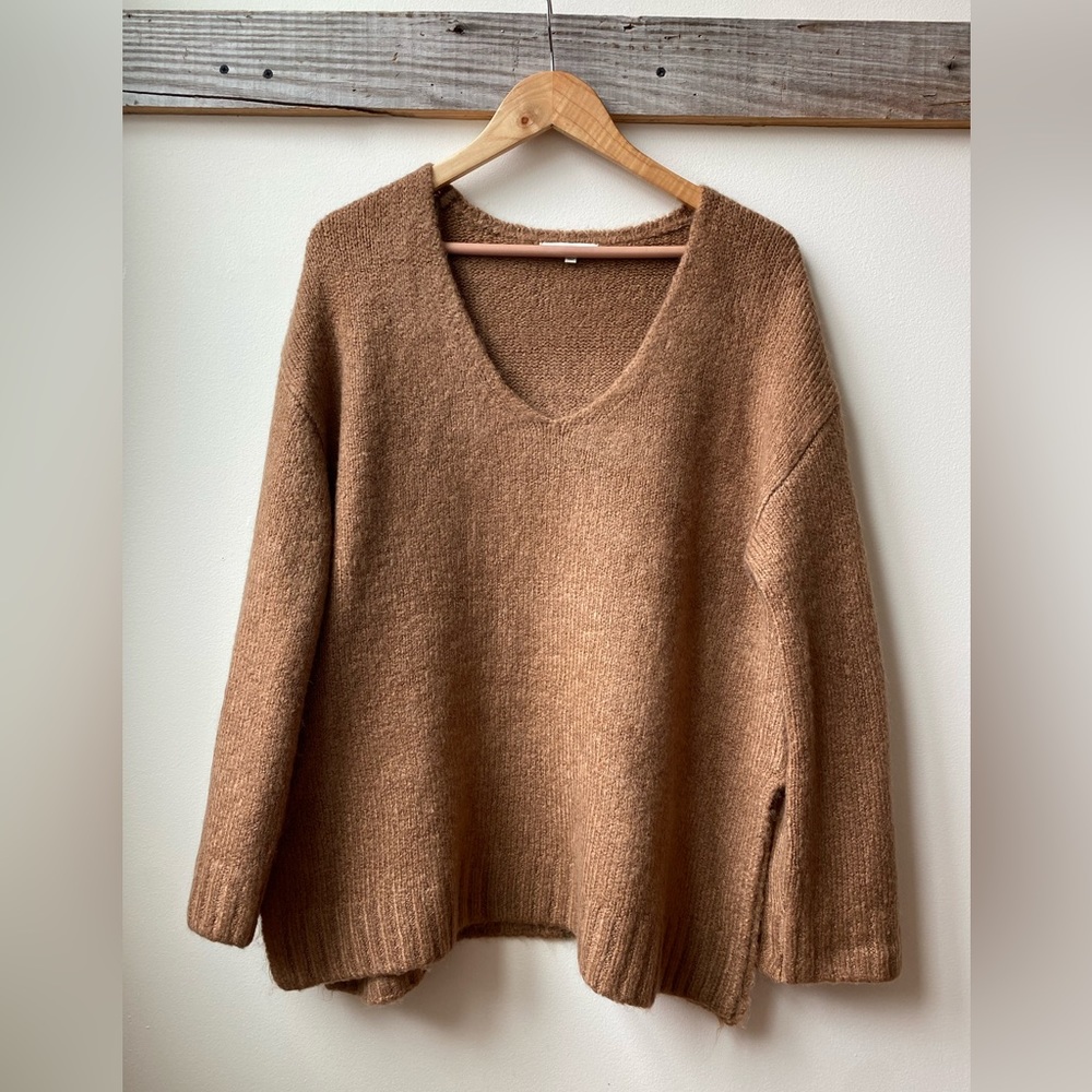 NWOT camel v-neck sweater